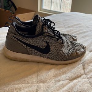 Nike Men’s 11 Size Shoe. Grey & Black barely worn